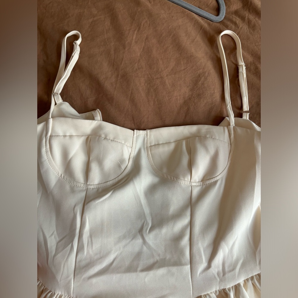 Elegant Cream Midi Dress - Picture 3 of 5